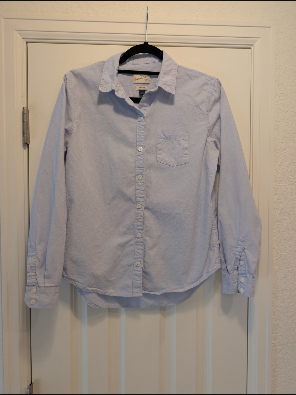 Universal Thread Light Blue Women's Casual Button-Down Shirt